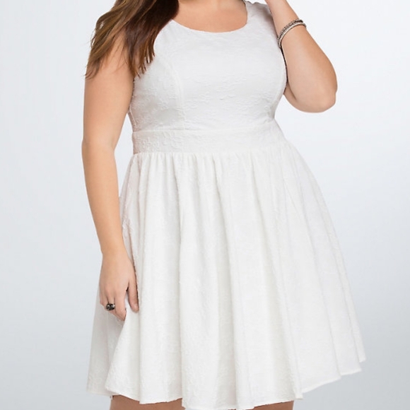 TORRID SKATER DRESS WHITE TEXTURED FLORAL SIZE 14 - Picture 2 of 4